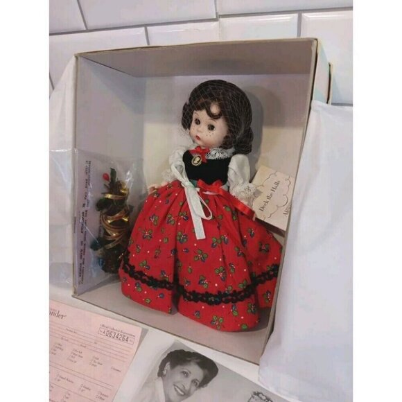 Madame Alexandera 'Deck The Halls' 8 In Doll Red Velvet Dress 2003 New In Box - Picture 5 of 15
